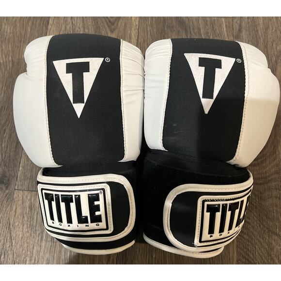 Title Boxing White/Black Gel Gloves Size XLarge - Picture 1 of 5